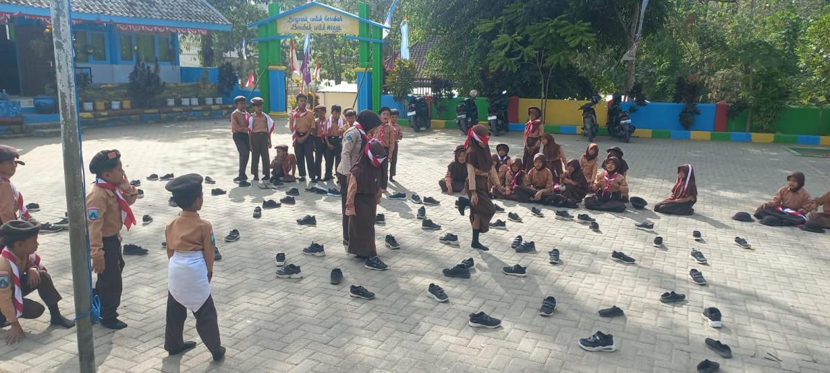Menyemai Karakter Tangguh dan Kebersamaan: Keseruan Ekstrakurikuler Pramuka Murid Kelas 4-6